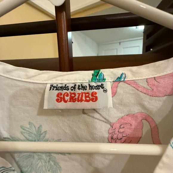 LIMITED TIME: 3 FOR $30 SCRUB TOP, M/L - Picture 3 of 3